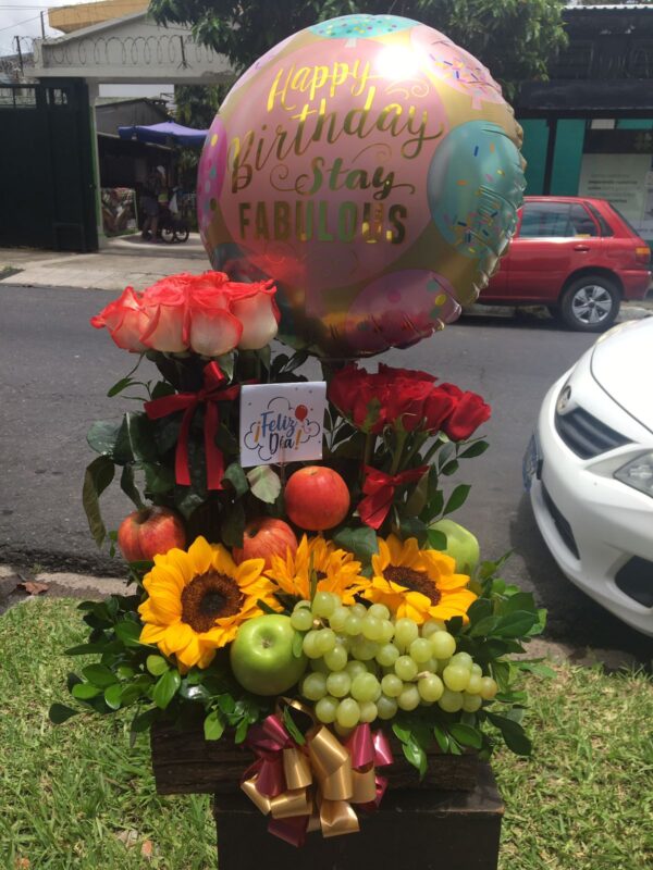 arreglo-frutal-rosas-y-frutas-floristeria-soyapango